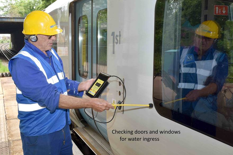 Test d'infiltration d'eau pour les portes